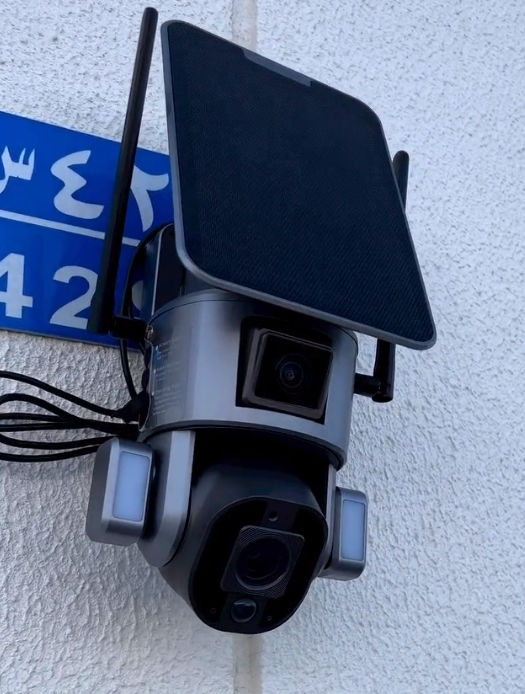 Video kamera s solarnim panelom in baterijo